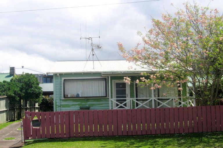 Photo of property in 35 Beach Road, Waihi Beach, 3611