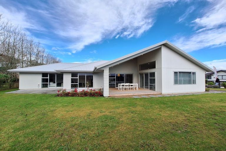 Photo of property in 11 Munro Oak Lane, Clevedon, Papakura, 2582