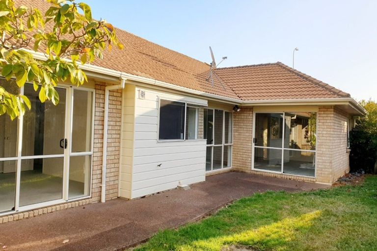 Photo of property in 104 Bob Charles Drive, Golflands, Auckland, 2013