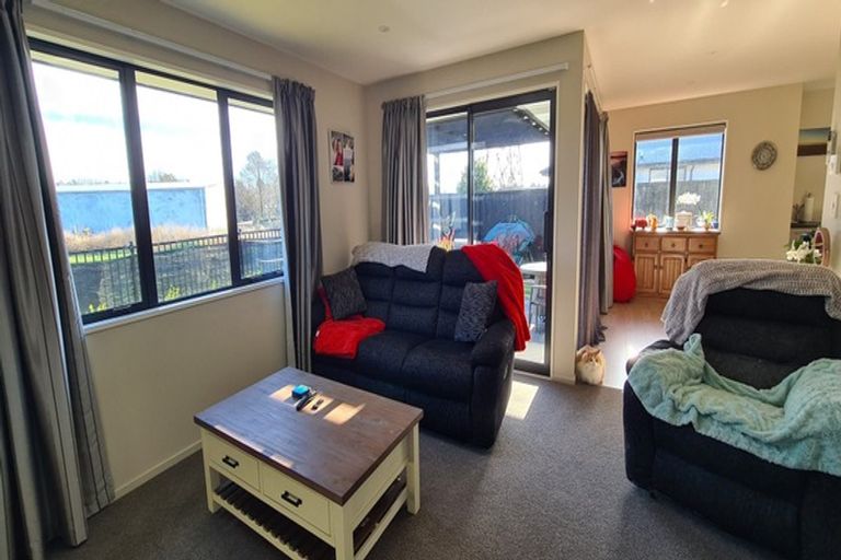 Photo of property in 2 Stratford (pvt) Way, Rangiora, 7400