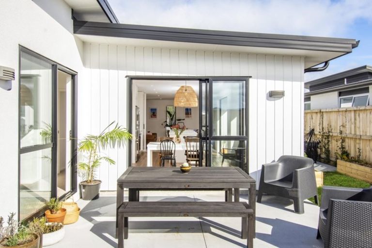 Photo of property in 30 Awatira Drive, Papamoa Beach, Papamoa, 3118