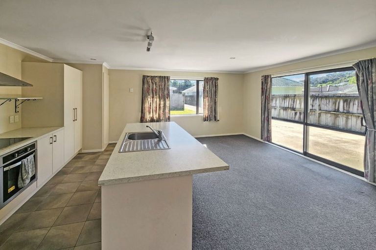 Photo of property in 9a George Street, Stokes Valley, Lower Hutt, 5019