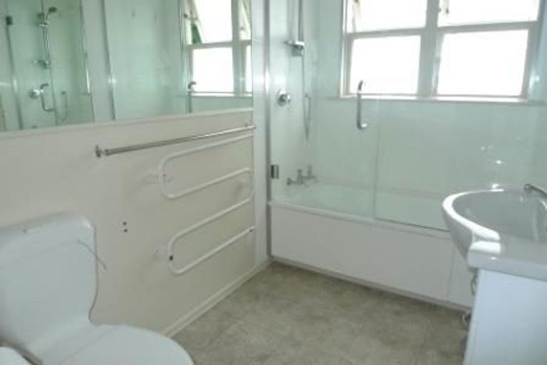 Photo of property in 15 Catherine Crescent, Paparangi, Wellington, 6037