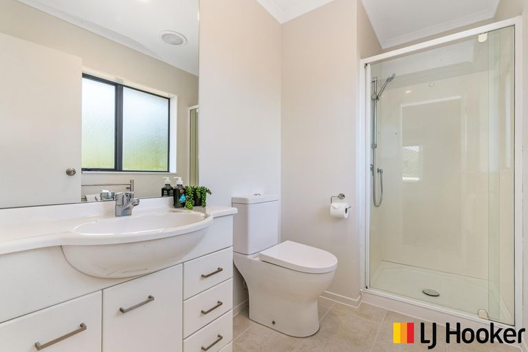 Photo of property in 3 Ashland Place, Weymouth, Auckland, 2103