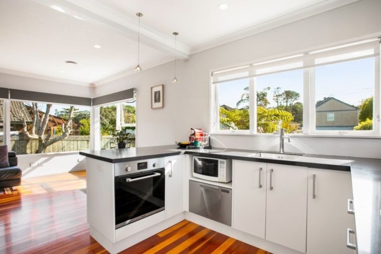Photo of property in 1/24 Inverness Road, Browns Bay, Auckland, 0630