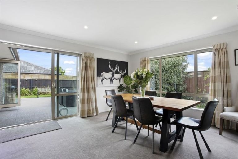 Photo of property in 5 Whio Close, Parklands, Christchurch, 8083
