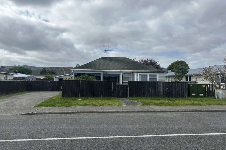 Photo of property in 52 Makarini Street, Paraparaumu, 5032