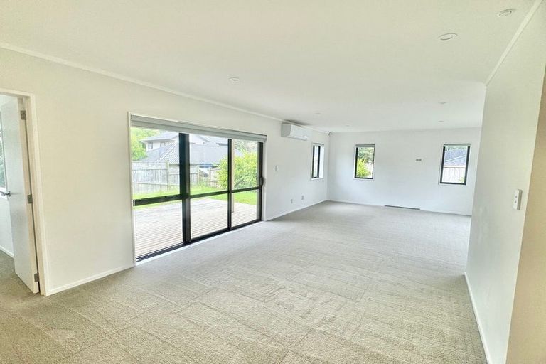 Photo of property in 12b The Avenue, Albany, Auckland, 0632