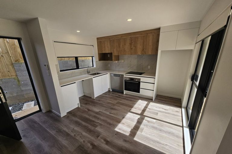 Photo of property in 4f Hepburn Road, Glendene, Auckland, 0602