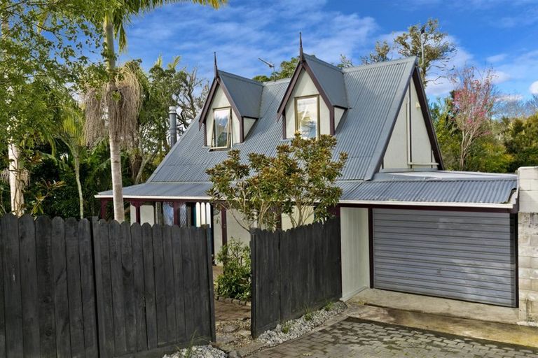 Photo of property in 14b South Lynn Road, Titirangi, Auckland, 0604