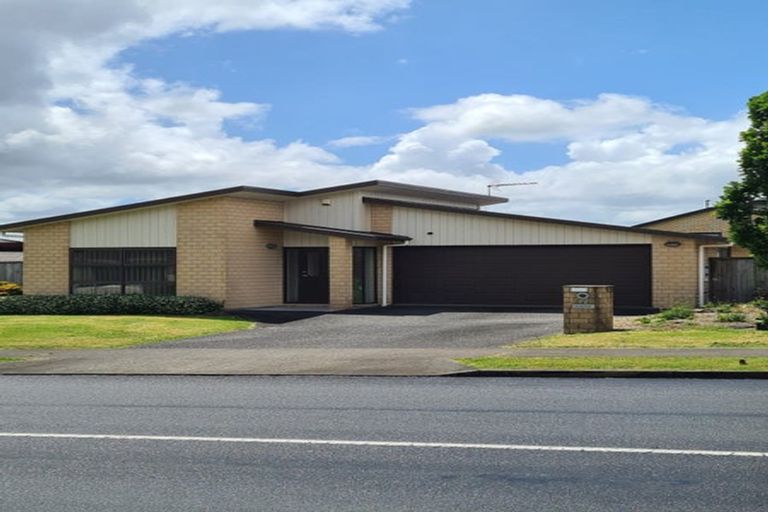 Photo of property in 72 Westgate Drive, Massey, Auckland, 0614