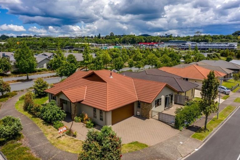 Photo of property in 1 Tarn Close, Pyes Pa, Tauranga, 3112