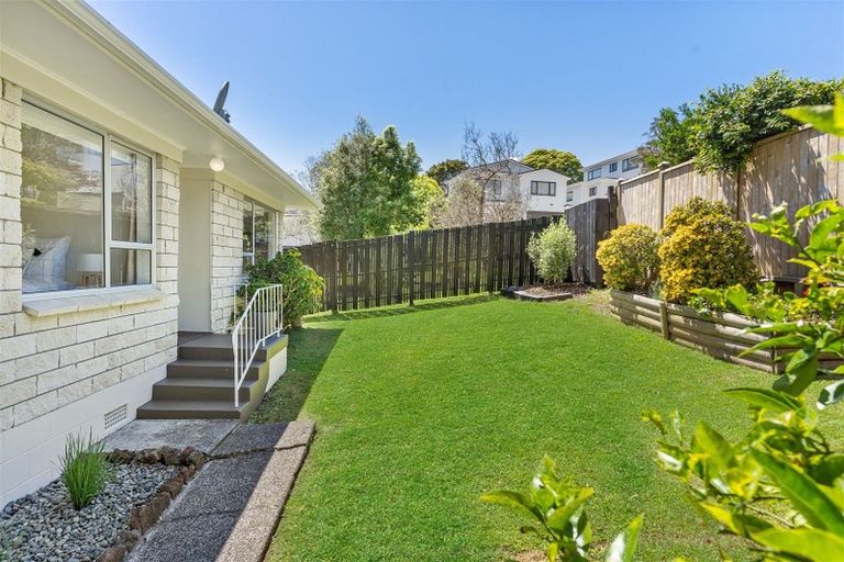 Photo of property in 2/79 Moore Street, Hillcrest, Auckland, 0627