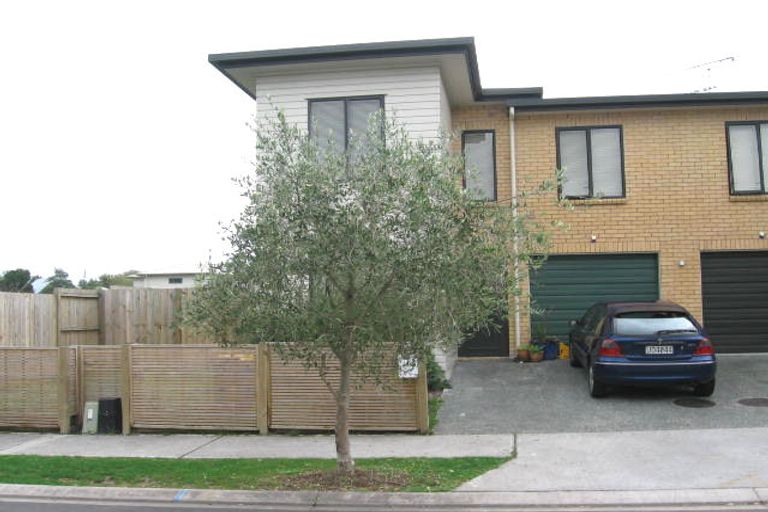 Photo of property in 62 Verdale Circle, Glen Eden, Auckland, 0602
