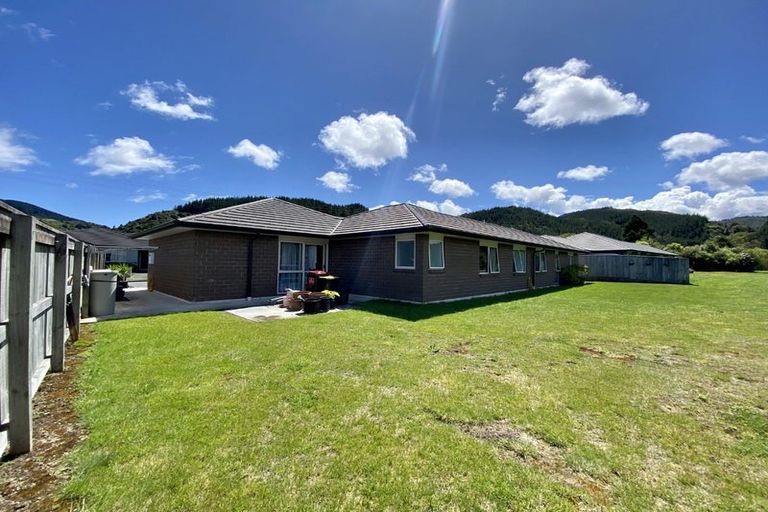 Photo of property in 6 Cory Jane Grove, Riverstone Terraces, Upper Hutt, 5018