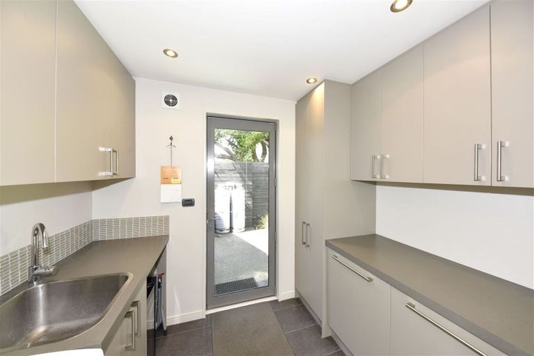 Photo of property in 27 Strowan Road, Strowan, Christchurch, 8052