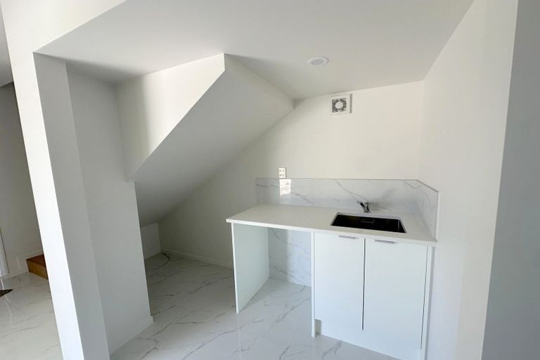 Photo of property in 15c Blenheim Street, Glenfield, Auckland, 0629