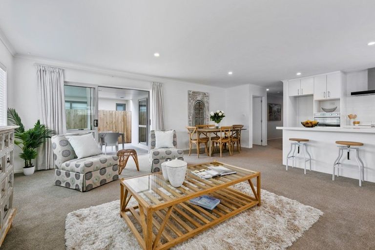 Photo of property in 10 Awatira Drive, Papamoa Beach, Papamoa, 3118