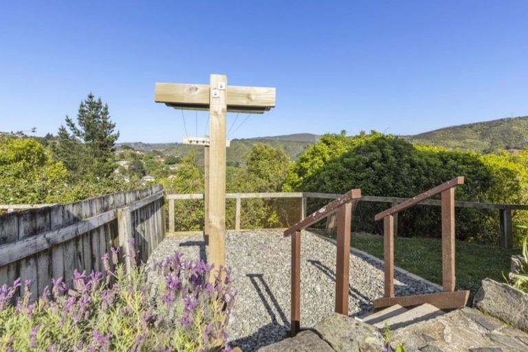 Photo of property in 30 Castle Crescent, Stokes Valley, Lower Hutt, 5019