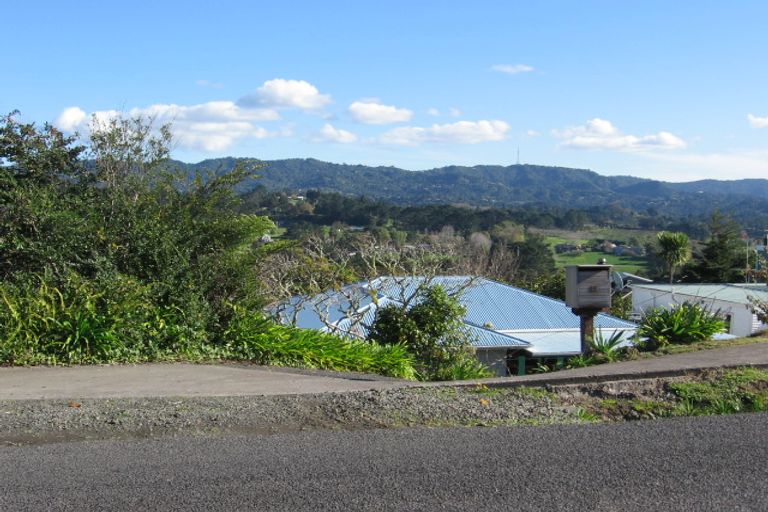 Photo of property in 15 Phillip Avenue, Glen Eden, Auckland, 0602