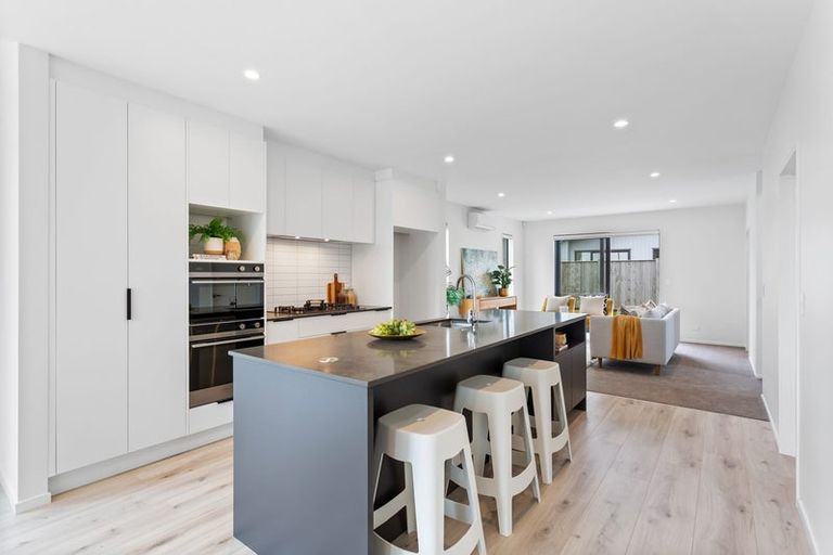 Photo of property in 5 Parkmore Drive, Rosehill, Papakura, 2113