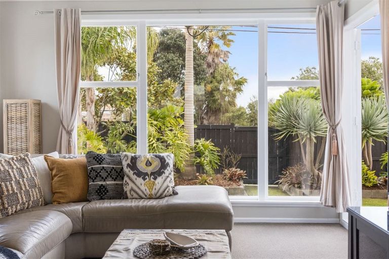 Photo of property in 253 Rangatira Road, Beach Haven, Auckland, 0626