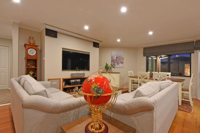 Photo of property in 55 Percy Kinsman Crescent, Riverstone Terraces, Upper Hutt, 5018