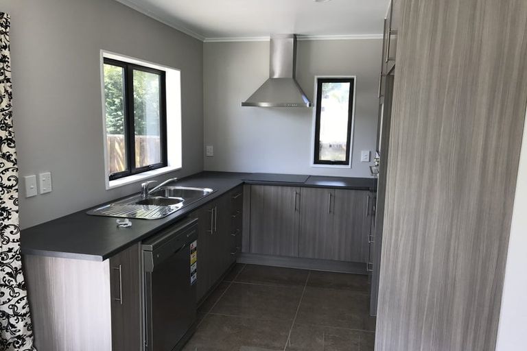 Photo of property in 12 Cobham Crescent, Kelston, Auckland, 0602