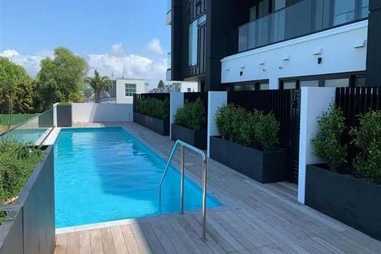 Photo of property in Frank Sargeson Apts, 303/74 Anzac Street, Takapuna, Auckland, 0622