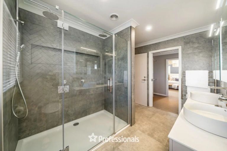 Photo of property in 14 Ronald Scott Grove, Riverstone Terraces, Upper Hutt, 5018