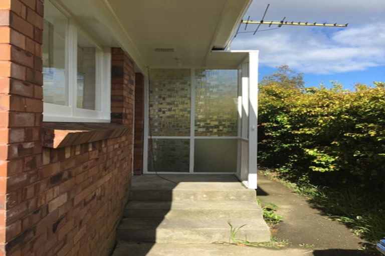 Photo of property in 1/16 Kapiti Place, Sunnynook, Auckland, 0620