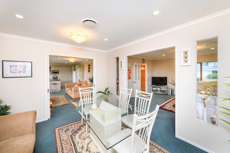 Photo of property in 12 Silkwood Place, Fitzherbert, Palmerston North, 4410