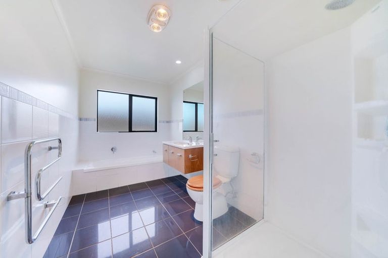 Photo of property in 71 Baverstock Road, Flat Bush, Auckland, 2016