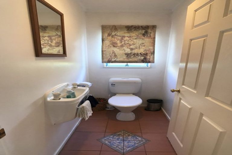 Photo of property in 21 Jacanas Place, Unsworth Heights, Auckland, 0632