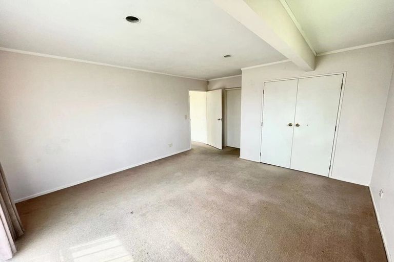 Photo of property in 1 Graham Collins Drive, Windsor Park, Auckland, 0632