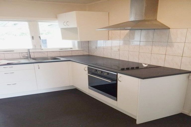 Photo of property in 4 Queen Mary Avenue, New Lynn, Auckland, 0600