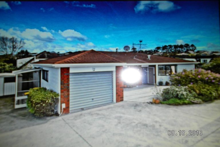 Photo of property in 2/16 Centorian Drive, Windsor Park, Auckland, 0632