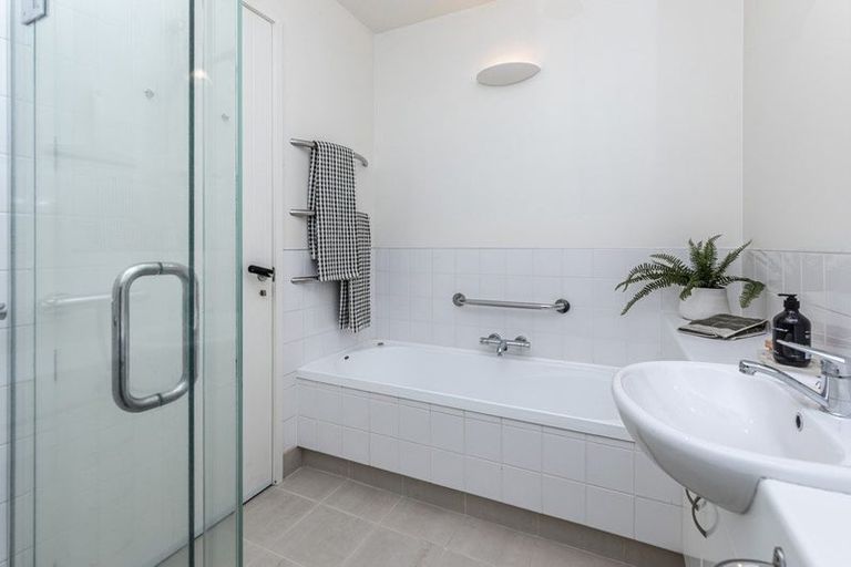 Photo of property in 3 Wherstead Road, Cashmere, Christchurch, 8022