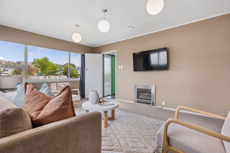 Photo of property in 27 Rospeath Crescent, Spotswood, New Plymouth, 4310