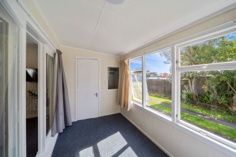 Photo of property in 3 Rainsford Street, Moturoa, New Plymouth, 4310
