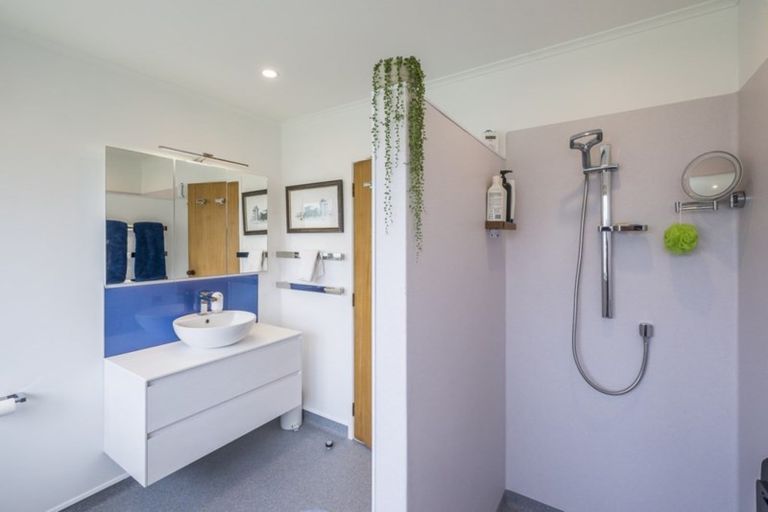Photo of property in 15 Koromiko Road, Waikanae, 5036