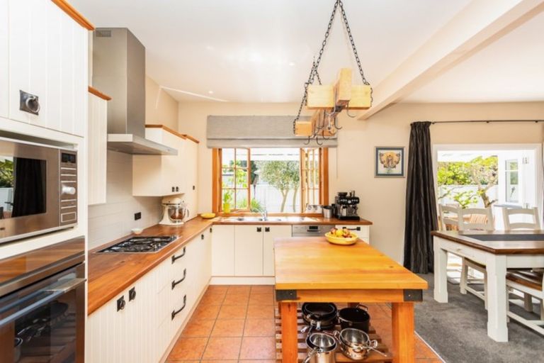 Photo of property in 32 Bowenvale Avenue, Cashmere, Christchurch, 8022