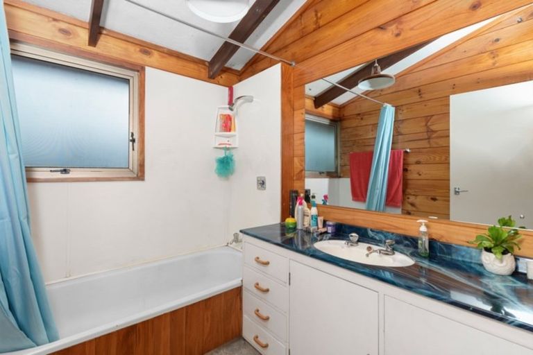 Photo of property in 11 Hapi Street, Pomare, Rotorua, 3015