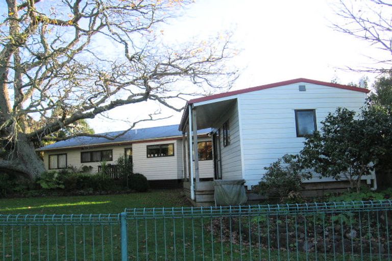 Photo of property in 4 Redlands Grove, Swanson, Auckland, 0612