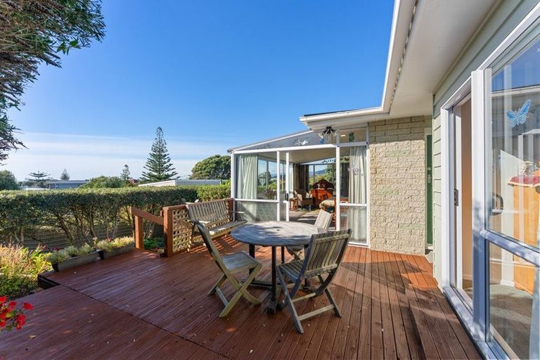 Photo of property in 49 William Street, Waikanae Beach, Waikanae, 5036