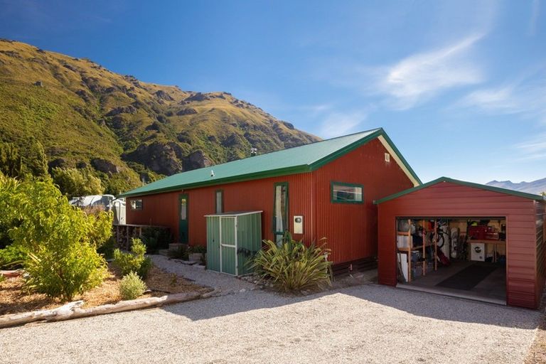 Photo of property in 2 Hector Close, Kingston, Athol, 9793