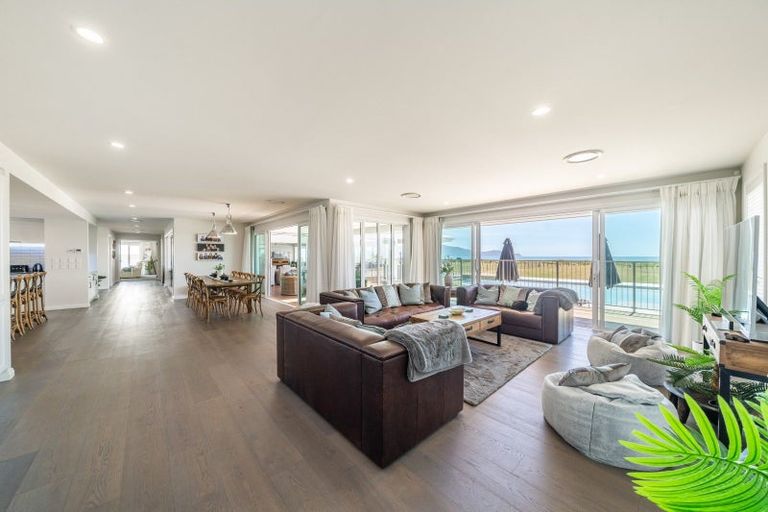 Photo of property in 87 Rutherford Drive, Waikanae Beach, Waikanae, 5036