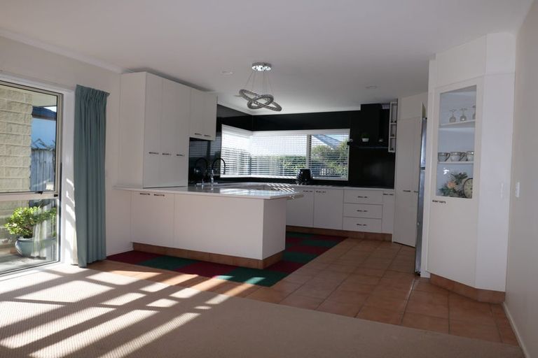 Photo of property in 69 Guildford Drive, Paraparaumu, 5032