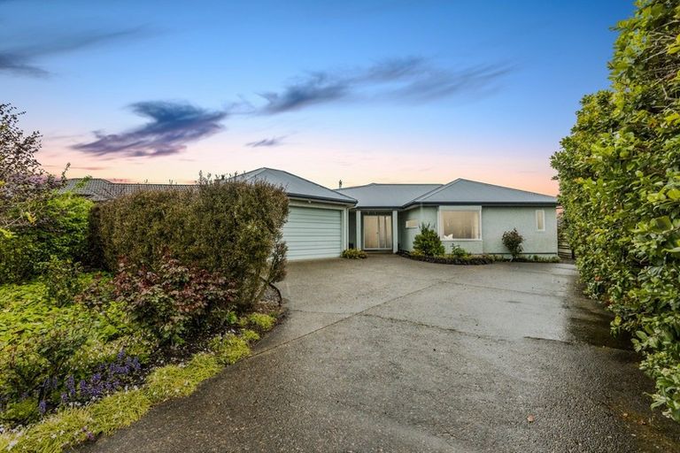 Photo of property in 12 Fairview Place, Havelock North, 4130