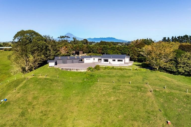 Photo of property in 805 Richmond Road, Lepperton, New Plymouth, 4373